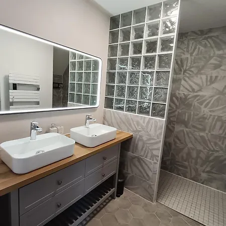 Hébergement de vacances Elégante Maison Des Années 30 De 180m2 *