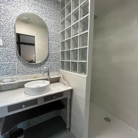 Hébergement de vacances Elégante Maison Des Années 30 De 180m2 *