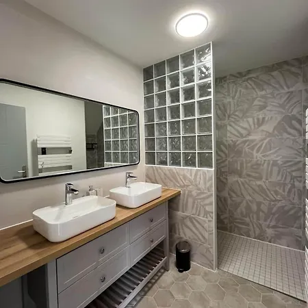 Hébergement de vacances Elégante Maison Des Années 30 De 180m2 *