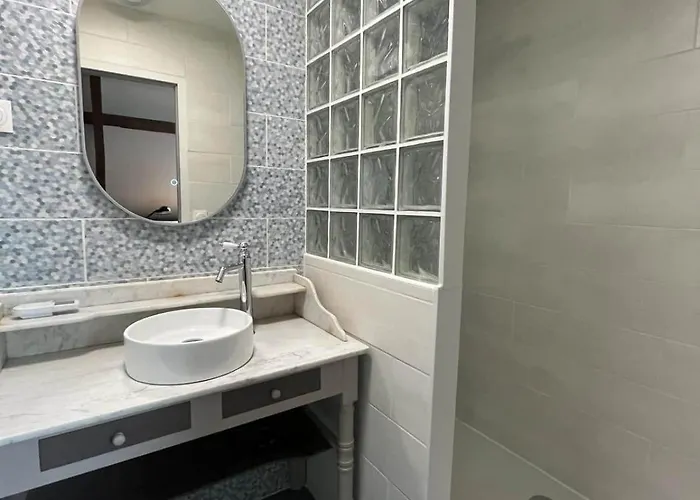 Hébergement de vacances Elégante Maison Des Années 30 De 180m2 *